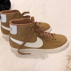NIKE BLAZER (make an offer!)